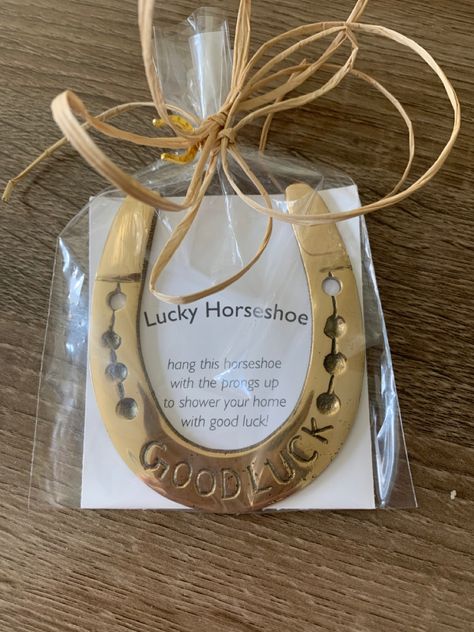 Lucky horseshoe Horseshoe Favors, Horseshoe Wedding Favors, Wedding Guest Activities, Horseshoe Gifts, Outdoor Country Wedding, Country Western Wedding, Western Birthday Party, Western Themed Wedding, Cowboy Gifts