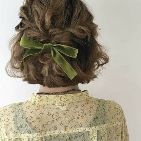 Gaun Koktail, Latest Short Hairstyles, Short Braids, Peinados Fáciles Para Cabello Corto, Penteado Cabelo Curto, Side Braid, Skirt Maxi, Braids For Short Hair, Grunge Hair