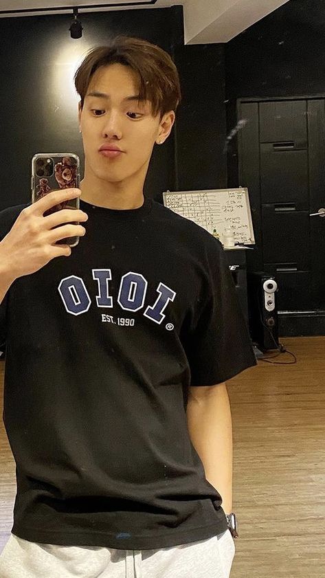 Shownu Wallpaper Boyfriend, Shownu Boyfriend Material Wallpaper, Monsta X Shownu Boyfriend Material, Monsta X Shownu Wallpaper, Shownu Boyfriend Material, Shownu Wallpaper, Son Hyunwoo, Material Wallpaper, Highschool Au