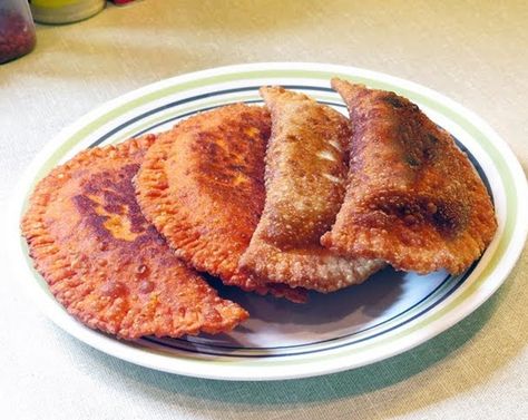 This is a delicious appetizer that is very popular in Puerto Rican culture. Make this, and it will be a guaranteed hit at your house! Pastellios Recipe, Puerto Rican Pastelillos, Pastelitos Recipe, Dominican Recipes, Cuban Dishes, Puerto Rico Food, Boricua Recipes, Beef Empanadas, Puerto Rican Culture