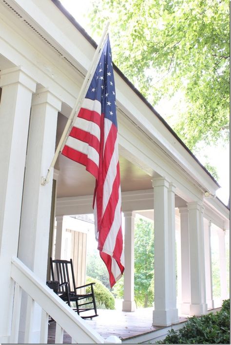 Every guide to curb appeal should include this classic staple: the American flag. Via Southern Hospitality. #curappealideas #flagday #parioticcurbappeal Flag On House Front Porches, Flag On Front Porch, American Flag On Porch, Flags On Houses, American Flag On House, Flag On Porch, Flag On House, House Front Porch, Primitive Homes