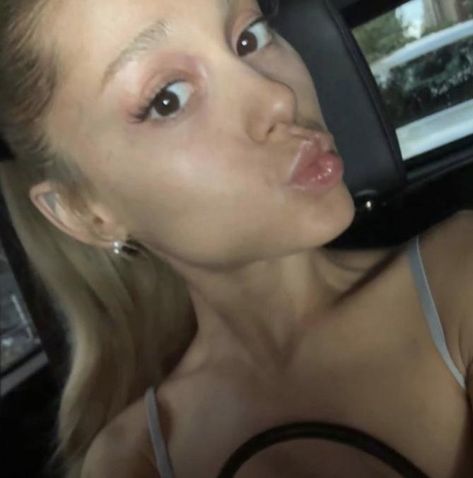 Ariana Grande 2023, Ariana Grande Without Makeup, Ariana Grande Blonde Hair, Ariana Grande Makeup, Ariana Grande News, Ariana Instagram, Blonde Ponytail, Ariana Grande Style, Ariana Grande Pictures