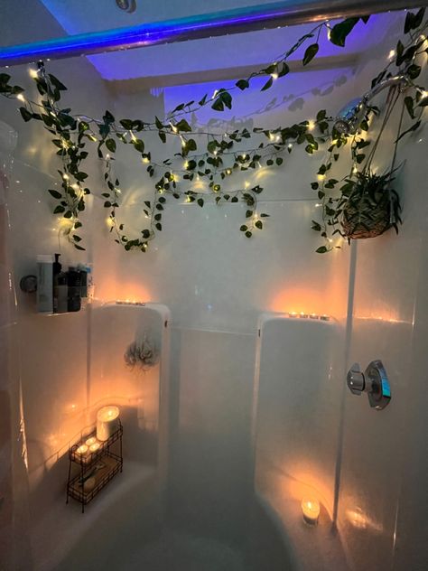 Bathroom Inspiration Girly, Really Cool Bathrooms, Aesthetic Bathroom Shower Ideas, Bathroom Aesthetic No Window, Cute Bathroom Ideas Bohemian, Bathroom Ideas Cute Aesthetic, Leafy Bathroom Decor, Lush Aesthetic Bathroom, Bathroom Decor Lighting