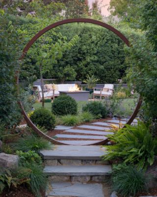 Front Yard Garden Ideas, Easy Landscaping Ideas, Yard Garden Ideas, Flowers Farm, Outdoor Gathering Space, Moon Gate, Sustainable Flowers, Outdoor Sitting Area, Flowers Tulips