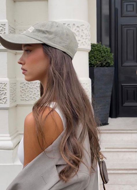 Isabelle mathers style aesthetic London In Summer, Indigo Eyes, Isabelle Mathers, Brown Hair Inspo, Instagram London, Causal Outfits, Nose Job, Style Aesthetic, Look Alike