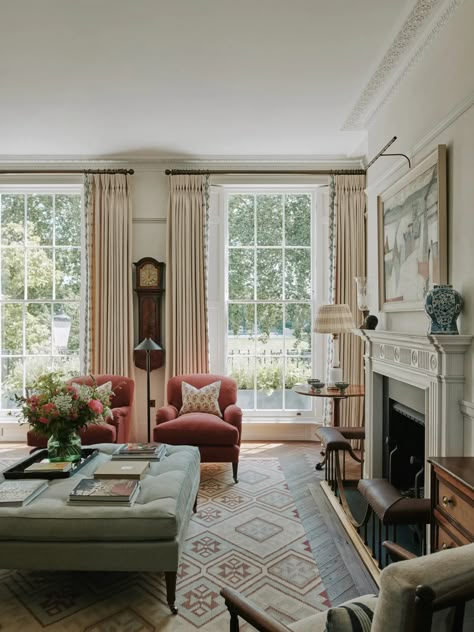 A classic and colourful Chelsea townhouse restored to its Georgian roots | House & Garden London Townhouse Interior Living Rooms, Georgian House Interior, Room Entrance Decor, English Living Rooms, Georgian Living Room, Chelsea Townhouse, Modern Georgian, Georgian Interiors, Rose Uniacke