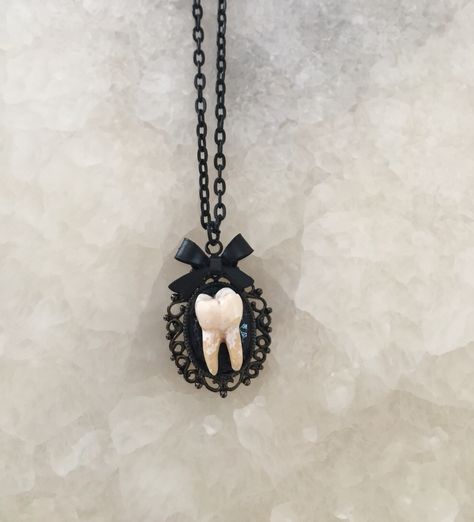 Creepy Tattoos Gothic, Teeth Necklace, Vulture Culture, Bone Jewelry, Dark Coquette, Piercings Jewelry, Funky Jewelry, Cute Accessories, Creepy Cute