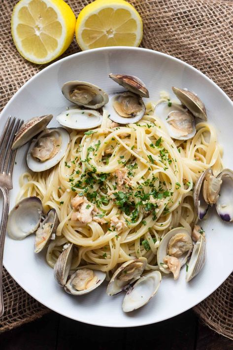 Clams Pasta, Clam Pasta Recipe, Pasta With Clam Sauce, Pasta Recipe Easy, Clam Sauce Linguine, Clam Pasta, Clam Sauce, Plats Healthy, Italian Comfort Food