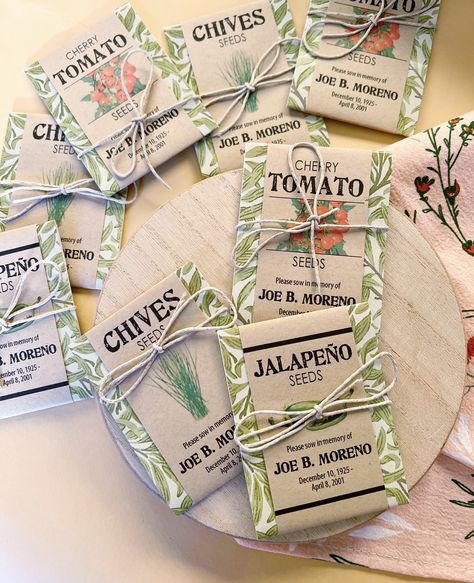 Several vegetable seed packets Seed Favors, Flower Seeds Packets, Favors Diy, Tomato Seeds, Homemade Spices, Memorial Garden, Bird Seed, Seed Packets, Garden Seeds