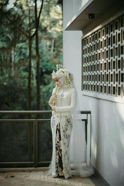 Akad Dres, Akad Dress Hijab, Baju Akad Nikah Muslim Simple, Akad Dress, Pernikahan Outdoor, Wedding Dress Hijab, Pose Pengantin, Wedding Hijab Styles, Muslim Wedding Gown