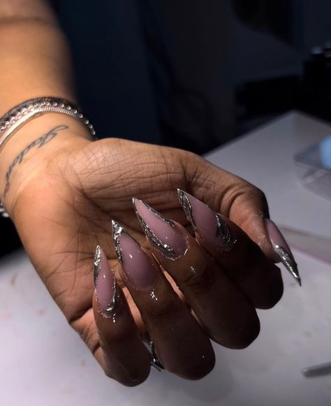 Oval Bling Nails, Birthday Nails Stiletto Short, Baddie Nails Instagram Short, Short Stilleto Nails Design, Long Oval Nails Acrylics, Almond Stiletto Nails Design, Stiletto Nails Medium, Birthday Nails Stiletto, Sharp Almond Nails