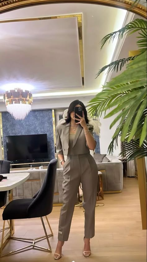 Mode Zara, Professional Outfits Women, Business Outfits Women, Elegante Casual, Event Outfit, Classy Work Outfits, Stylish Work Outfits, Casual Chic Outfit, Casual Work Outfits