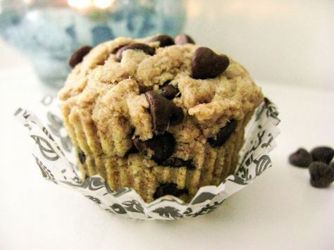 single serving chocolate chip muffin (whole wheat, low fat) Healthy Chocolate Chip Muffins, Small Batch Cookie Recipe, Choc Chip Muffins, Cookies Photo, Chocolate Chip Muffin, Sallys Baking, Chocolate Chip Cupcakes, Chocolate Chip Muffin Recipe, Single Serve Desserts