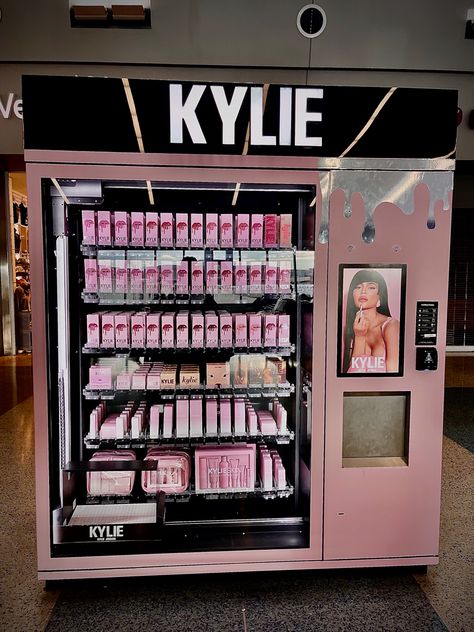 Kylie Cosmetics Vending Machine, Makeup Vending Machine, Beauty Esthetician, Beauty Retail, Mac Store, Makeup Collection Goals, Kylie Cosmetic, Small Business Advice, King Kylie