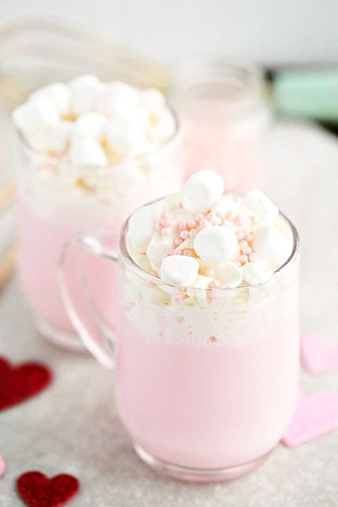 Pink Hot Chocolate, Hot Chocolate And Marshmallows, Valentines Day Food, Pink Foods, Hot Chocolate Bars, Pretty Drinks, Hot Chocolate Recipes, Pink Drinks, Mini Marshmallows