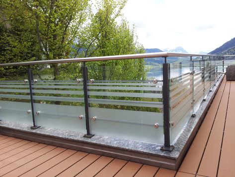 Private house glass balcony - SADEV Architectural Systems Balcony Glass Railing Design, Front Balcony Design, Glass Railing Design, Railing Stainless Steel, Glass Balcony Railing, Balcony Glass Design, Steel Railing Design, Window Glass Design, Terrasse Design