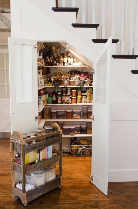 We love this brilliant use of space from the real-world kitchen of Shawna Mullarkey, who turned an unutilized coat closet under her staircase into a smart, organized, and pretty pantry. Even if you don't have found space under the stairs (or if you just lack stairs entirely!), there are still some ideas here you can apply to your own pantry. Under Stairs Pantry, تحت الدرج, Organiser Cucina, درج السلم, Desain Pantry, Staircase Storage, Under The Stairs, Small Pantry, Understairs Storage