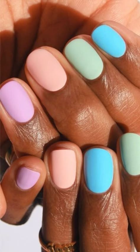 Shorter Summer Nails, August Nails Ideas Short, August Nail Colors Gel, Gel Nails Short Design, Short Summer Nails 2024 Simple, Short Nail Gel Ideas, Natural Nail Ideas Gel, Simple Nail Color Ideas, Cute Nails Short Simple