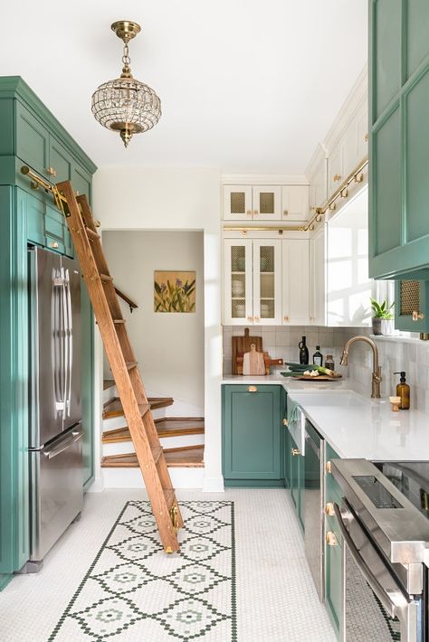 White Galley Kitchen, 1930s Kitchen, Cocina Ideas, Bungalow Kitchen, Bold Kitchen, Upper Kitchen Cabinets, Library Ladder, Kitchen Cabinet Styles, Design Remodel