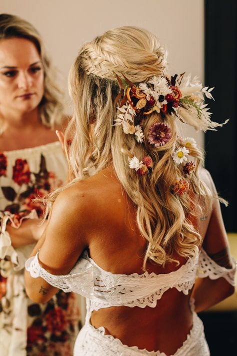 Wedding Boho Hair, Boho Wedding Hair Flowers, Hippie Wedding Hair, Chic Boho Wedding, Beach Bridal Hair, Boho Wedding Hairstyles, Bohemian Wedding Hair, Wedding Hairpiece, Boho Headpiece