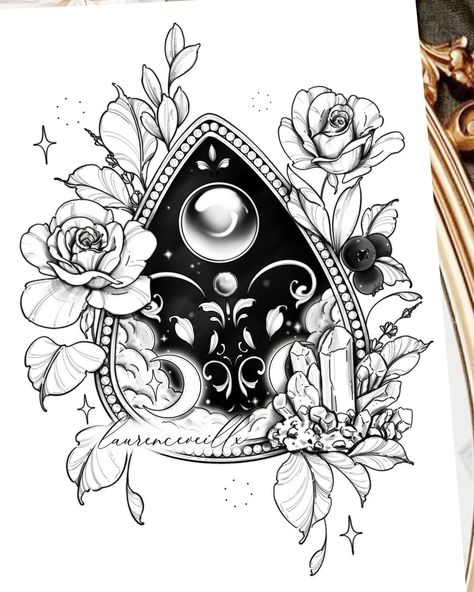 Laurence | Artist 💫 (@laurenceveillx) • Photos et vidéos Instagram Planchette Hand Tattoo, Ouija Planchette Tattoo Design, I See You Tattoo, Halloween Thigh Tattoo, Planchet Tattoo, Ouija Planchette Drawing, Ouji Board Tattoo, It Tattoo Ideas, Planchette Drawing