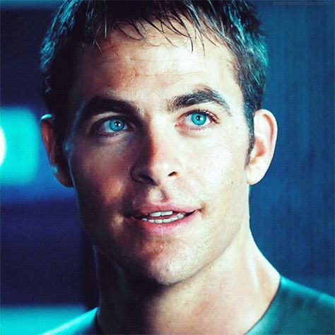 Chris Pine Young Chris Pine, Star Trek Chris Pine, Chris Pine Eyes, Cris Pine, Chris Pine Movies, Star Trek Reboot, Star Trek 2009, Star Trek Cast, Star Trek Captains