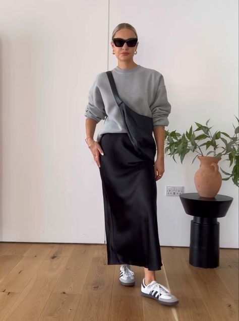 Slip Skirt With Sneakers, Black Satin Skirt Outfit Plus Size, Satin Skirt And Sneakers Outfit, Black Skirt Outfit Classy, Style Black Satin Skirt, Black Denim Skirt Outfit Casual, Black Midi Skirt Outfit Casual, Long Black Skirt Outfit Casual, Black Satin Skirt Outfit Classy