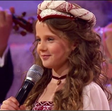 Amira Willighagen Alma Deutscher, Amira Willighagen, Hauser Cello, Gifted Children, Andre Rieu, Child Prodigy, Album Releases, Violinist, Kinds Of Music