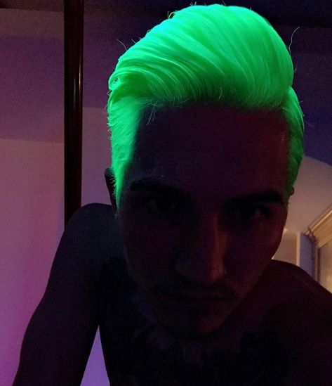 Light Brown Hair Men, Neon Green Hair, Mint Green Hair, Dark Green Hair, Brown Hair Men, Mens Hair Colour, Colored Hair Tips, Hair Color Options, Neon Hair