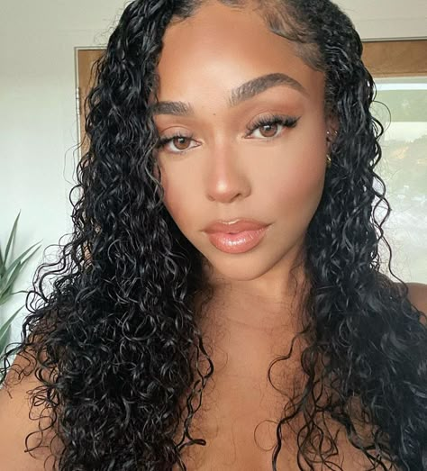 JORDYN Woods gave followers a front-row seat at her massage on Friday with a video of the nearly-nude affair. The clip of Kylie Jenner’s ex BFF started trending on social media after some of her more than 11 million fans started complimenting the 22-year-old on her figure. Treating herself near the end of the week, […] Jordyn Woods Makeup, Jodie Woods, Jordan Woods, Work Makeup, Jordyn Woods, Neutral Makeup, Nude Makeup, Beauty Shots, Make Up Inspo