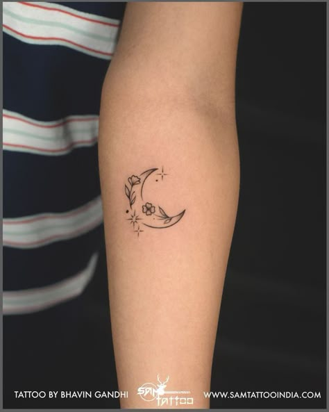 Moon Matching Tattoo, Minimal Moon Tattoo, Matching Moon Tattoos, Aesthetic Tattoos Women, Moon Tattoo Wrist, Sam Tattoo, Sun Moon Tattoo, Word Tattoos With Meaning, Wrist Tattoos Girls