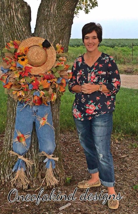 Scarecrow Wreath Diy, Make A Scarecrow, Fall Yard Decor, Wreaths Design, Scarecrow Wreath, Fall Scarecrows, Fall Thanksgiving Decor, Fall Deco, Fall Outdoor Decor