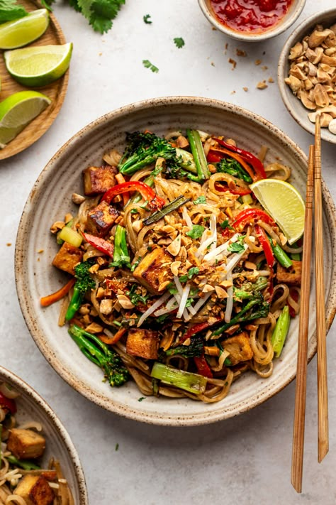 Healthier vegan pad thai - Lazy Cat Kitchen Pad Thai Tofu, Pad Thai Recipe Vegetarian, Tofu Pad Thai, Pepper Tofu, Broccoli Carrot, Vegan Pad Thai, Asian Vegetarian Recipes, Lazy Cat Kitchen, Vegan Asian Recipes