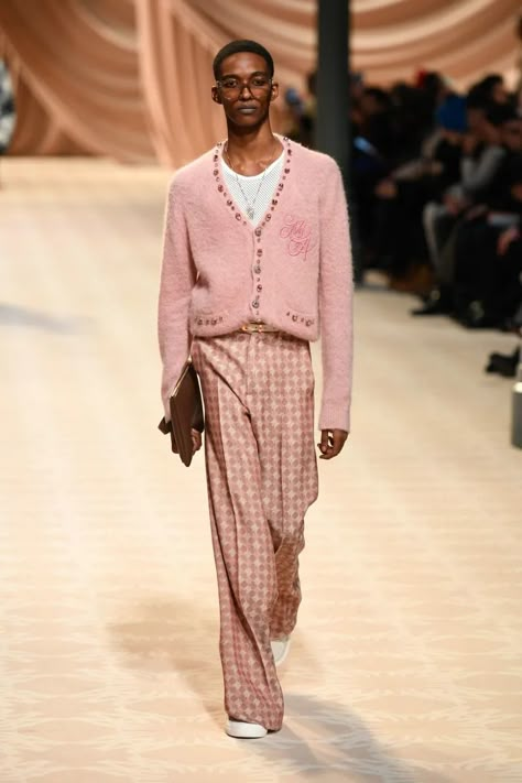 Amiri Men's Fall 2024 [PHOTOS] Pink Outfit For Men, Pink Outfits Men, Shanghai Fashion, Shanghai Fashion Week, Mens Luxury Fashion, Mens Fall, Fashion Design Clothes, Business Fashion, Mens Street Style