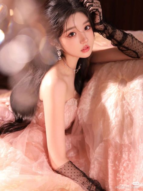 Ulzzang Photoshoot, Chinese Photoshoot, Blone Hair, Find Your Aesthetic, Cute Sewing Projects, Uzzlang Girl, Model Poses, Ulzzang Girl, Pose Reference