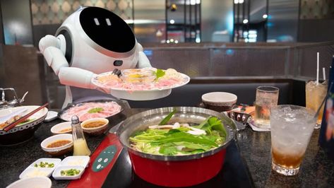 Cooking Robot, Robot Restaurant, Future Technology Concept, Robotics Projects, Food And Beverage Industry, Menu Inspiration, Restaurant Marketing, Tourism Industry, Fast Food Restaurant