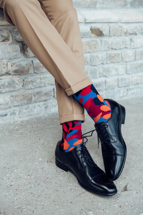 Colorful Socks Outfit, Vibrant Academia, Socks Outfit Men, Suit Socks, Mens Winter Socks, Socks Photography, Bold Socks, Shoes Matching, Shoes Editorial