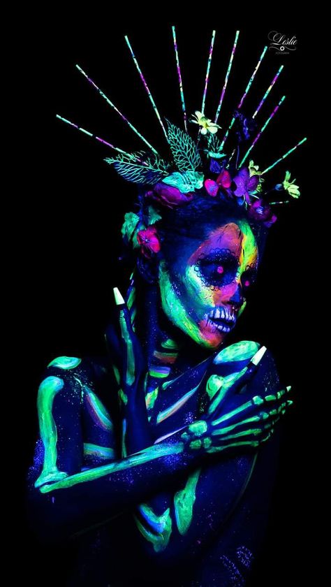 Glow In The Dark Costume, Glow Face Paint, Uv Party, Uv Makeup, Dark Costumes, Toxic Love, Neon Nights, Percy Jackson Books, Sfx Makeup