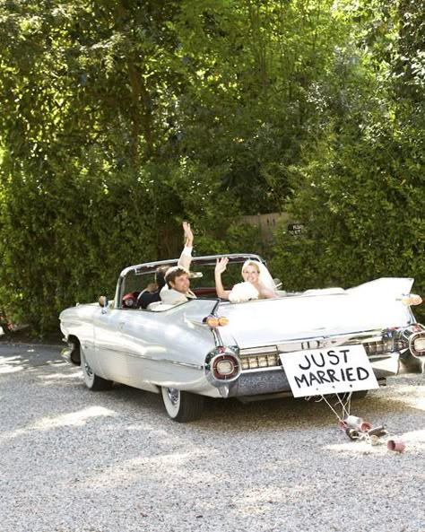 Classic Car Wedding, Wedding Getaway Car, Just Married Sign, Just Married Car, Vintage Car Wedding, Wedding Car Decorations, Wedding Exits, Last Ride, Getaway Car