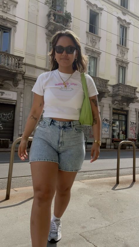 Summer Fits Medium Size, Summer Outfit Curvy Girl, 180 Lbs Women Outfits, Short Curvy Fashion, 90s Inspired Summer Outfits, Summer Clothes Midsize, Mid Size Shorts Outfits, Short Girl Outfits Aesthetic, Size Large Outfits