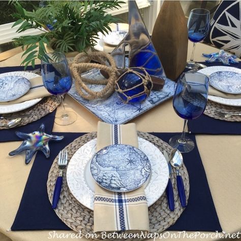 Beautiful table! Hamptons Decor, Summer Table Settings, Nautical Table, Summer Tablescapes, Beautiful Table Settings, Pretty Tables, Summer Tables, Nautical Home, Table Arrangements