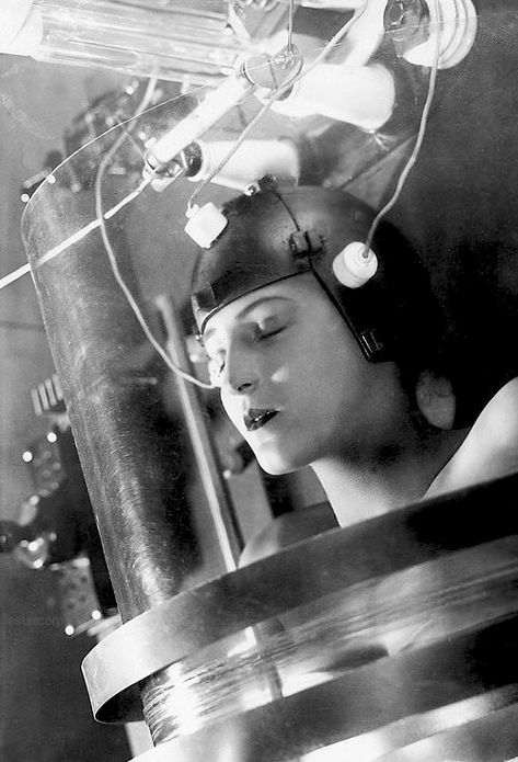 Metropolis 1927, Fritz Lang, Classic Sci Fi, Science Fiction Film, Silent Movie, Ex Machina, Tv Movie, Sci Fi Movies, Silent Film