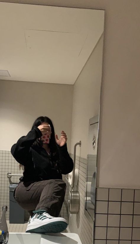 shoes on yhe bayhroom sick 🤯 Sick Selfie, Mirror Selfie