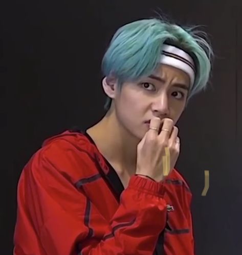 Taehyung Cute Funny Pics, V Funny Photo, Jimin Disgusted Face, Bts V Funny Pic, Kim Taehyung Funny Faces, Kim Taehyung Funny Pics, Taehyung Reaction Pic, Bts Funny Pic, V Funny Pics