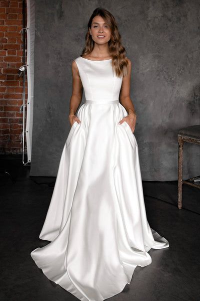 Simple Wedding Dress Elegant, Short White Dress Wedding, Knee Length Wedding Dress, Satin Bridal Gowns, Pnina Tornai, Minimalist Wedding Dresses, Wedding Dress Fabrics, Bridal Party Dresses, Mini Robes