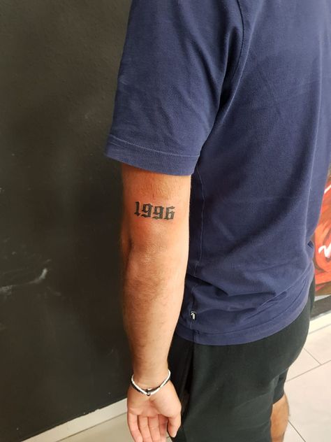 Old English Date Tattoo, Mens Date Tattoo, Dates Tattoo Ideas For Men, Date Ideas Tattoo, Date Tattoos Men, 1999 Tattoo Ideas Men, Letter Tattoo Men, Tattoo Words Men, Lettering Tattoo Men