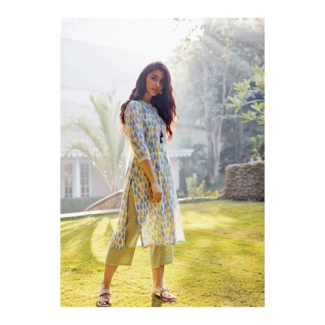 Global Desi on Instagram: “Summer wardrobe essential: our Blue Leaf Print Kurta. ☀️🌿 #SunkissedSummer #VoiceYourStyle #TapToShop” Indian Picnic, Chudidhar Designs, Picnic Outfit, Global Desi, Simple Saree Designs, Simple Kurta Designs, Designer Kurti Patterns, Simple Kurti Designs, Casual Indian Fashion