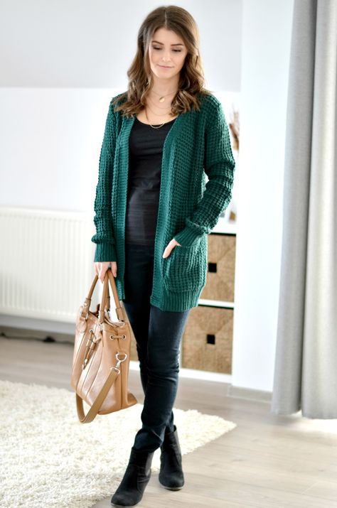 Green Dress With Cardigan, Dress With Cardigan Fall, Green Cardigan Outfit, Winter Cardigan Outfit, Dark Green Cardigan, Cardigan Fall Outfit, Outfit Cardigan, Cardigan Outfit, Fall Cardigans