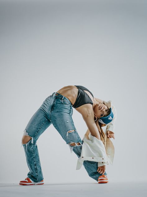 Hip Hop Picture Poses, Dance Photoshoot Outfit Ideas, Hiphop Photoshoot Ideas, Hip Hop Poses Photography, Contemporary Poses Dancers, Photoshoot Ideas For Dancers, Dance Photo Shoot Outfits, Easy Dance Poses For Pictures Hip Hop, Hip Hop Photoshoot Ideas