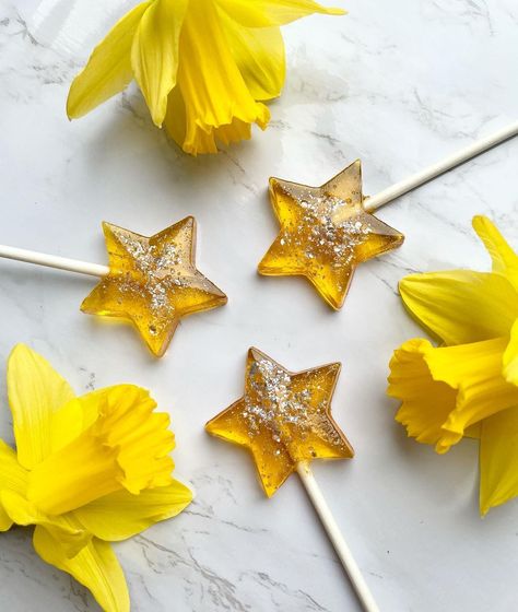 Luxe Lollies on Instagram: “These sunshine yellow stars are giving us ultimate spring vibes 🌼 PS... We’ll also be launching our Easter collection this weekend,…” Sunshine Yellow, Spring Vibes, Lollipop, This Weekend, Product Launch, Easter, Stars, Yellow, On Instagram